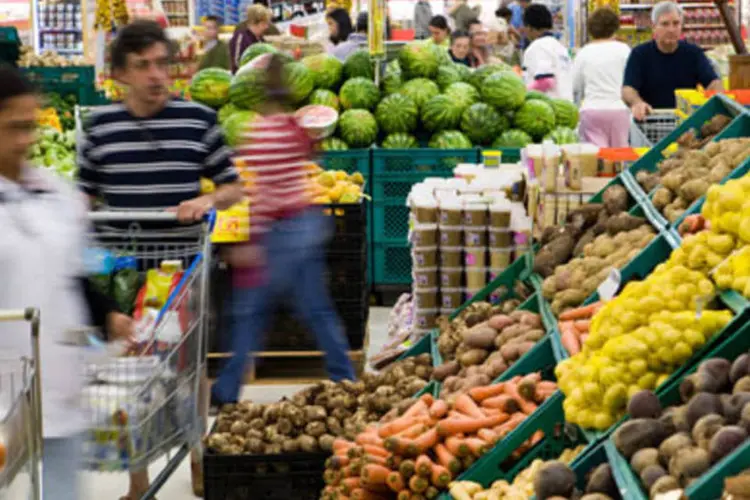 
	Alimentos em supermercado: os pre&ccedil;os em setembro ficaram 18,9 por cento abaixo de um ano atr&aacute;s
 (.)