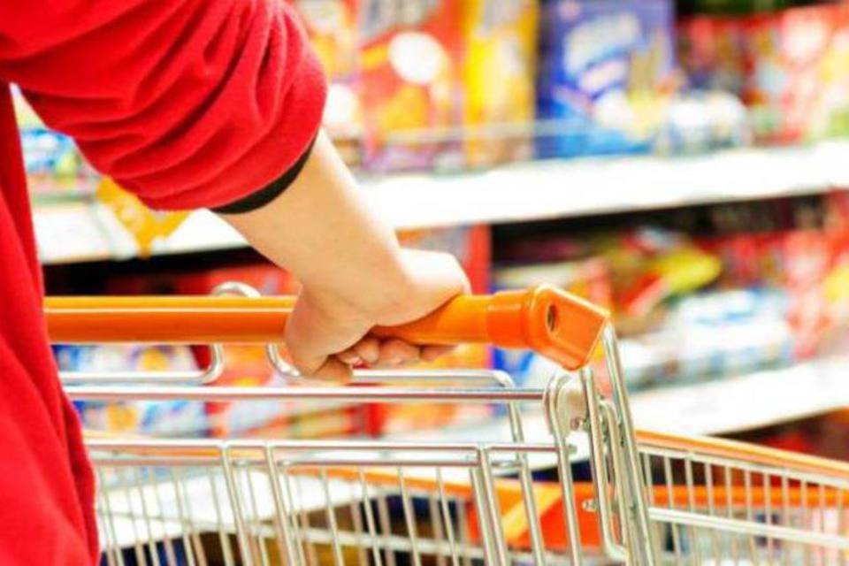 Confiança de consumidores tem ligeira melhora em julho
