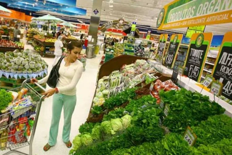 Benefícios de redução e de isenção fiscal promovidos pelo governo estimularam o consumo do mercado interno no cenário pós-crise global (Antonio Milena/EXAME)