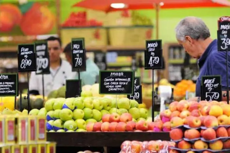 Compras no supermercado: alimentação ainda é um dos grupos que mais pesam no IPC-Fipe (Germano Luders/EXAME)