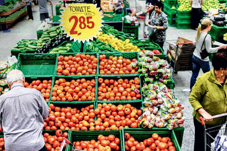 
	Pre&ccedil;os: a maior alta de pre&ccedil;os foi observada no atacado, que encerrou 2015 com uma taxa de 11,31%
 (Alexandre Battibugli / EXAME)