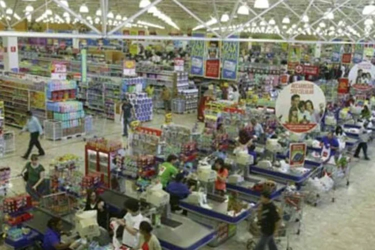 Compras no supermercado: vendas no varejo cresceram pelo terceiro mês consecutivo (.)