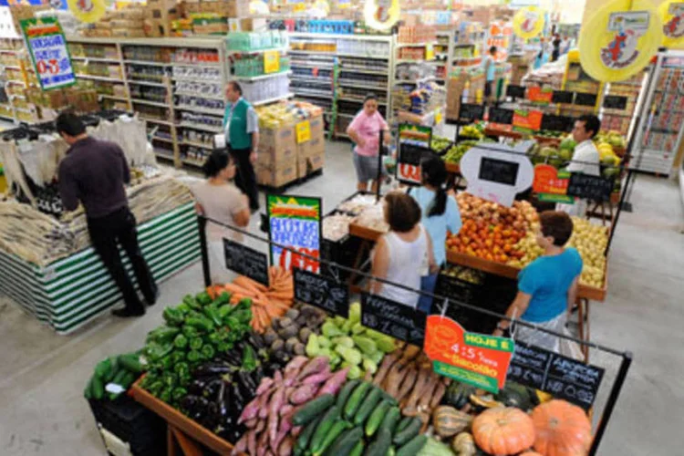 
	Supermercado: &quot;Levando-se em conta o momento dif&iacute;cil da economia brasileira, esperar um Natal est&aacute;vel (+0,4%), como demonstrado pela nossa pesquisa, &eacute; ser otimista&quot;, afirmou o presidente da Abras
 (.)