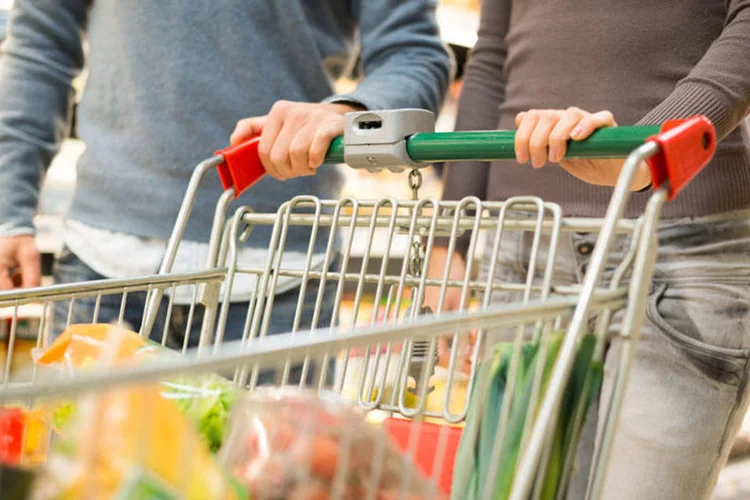 
	Supermercado: itens que mais sofrem baixa s&atilde;o os de a&ccedil;ougue, os aparelhos de barbear e bebidas &aacute;lc&oacute;olicas
 (Thinkstock)