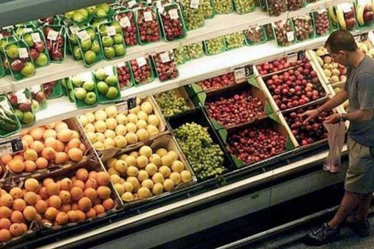 
	Supermercado em Buenos Aires: infla&ccedil;&atilde;o na Argentina foi de 10,8% em 2012, apesar das estimativas de consultorias privadas apontarem um &iacute;ndice de 25,6%
 (AFP/ Fabian Gredillas)