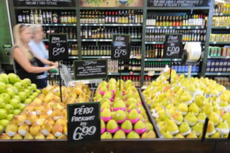 Compras no supermercado: previsão para inflação do IPCA neste ano recuou de 5,07% para 4,97% (.)