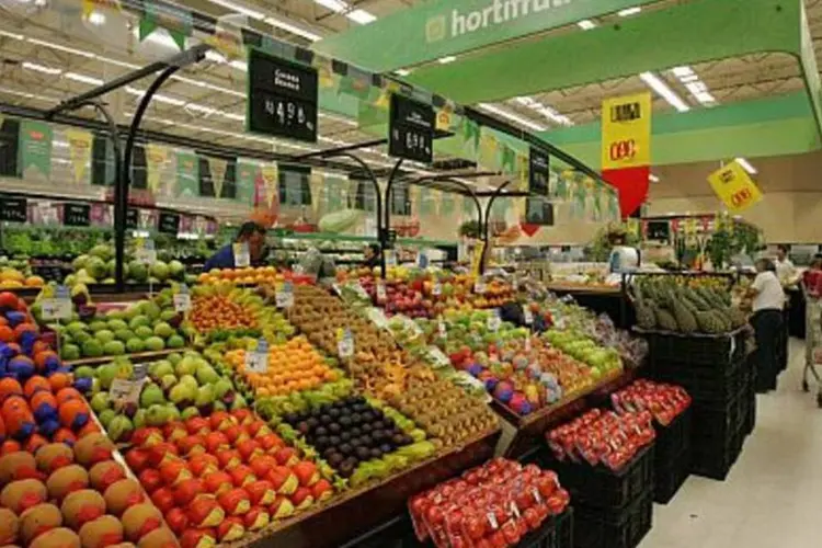 
	Supermercados mais vazios: &quot;Num pa&iacute;s em que h&aacute; aumento populacional, n&atilde;o &eacute; bom sinal ter queda na venda de alimentos&quot;, observa o presidente do Conselho Consultivo da Abras, Sussumu Honda
 (.)