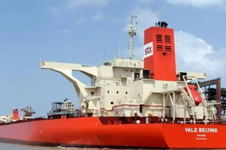 A Vale, que controla cerca de 26% do comércio transoceânico de minério, está gastando mais de US$ 8 bilhões para usar grandes cargueiros entre o Brasil e a Ásia (Biaman Prado/Reuters)