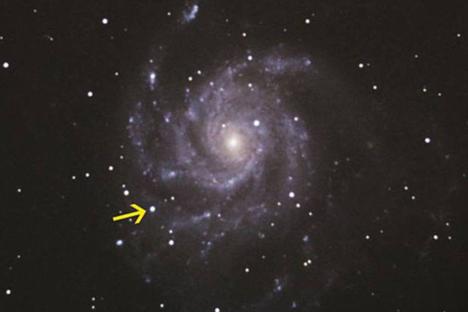 Descoberta de supernova 11 horas após explosão revela novas características