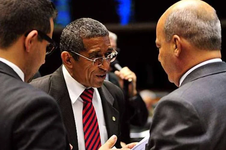 Líder do PT na Câmara, deputado Vicentinho (SP), durante a discussão e votação dos destaques apresentados ao projeto de alteração do Supersimples (Gustavo Lima/Câmara dos Deputados)