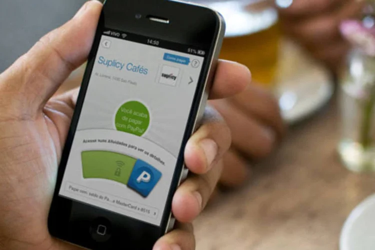 App do PayPal: através dele, consumidores poderão buscar por estabelecimentos físicos que estejam aptos a realizarem o pagamento via PayPal (PlaceIt/Exame.com)