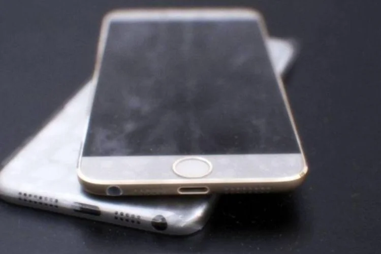 
	Suposto iPhone 6: decis&atilde;o teria como base o lan&ccedil;amento simult&acirc;neo dos modelos iPhone 5S e iPhone 5C
 (Reprodução/Sonny Dickson)