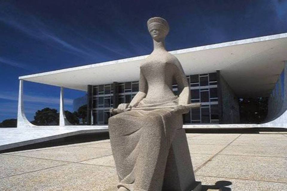Fichas sujas eleitos em 2010 poderão tomar posse, decide STF