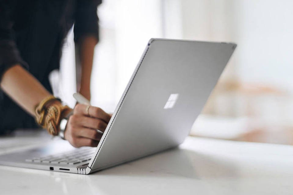 Microsoft lança seu primeiro notebook, o Surface Book