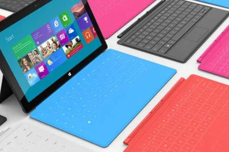 Em evento em Hollywood, o executivo-chefe da empresa, Steve Ballmer, e outros executivos apresentaram diversas versões do Surface (Divulgação)