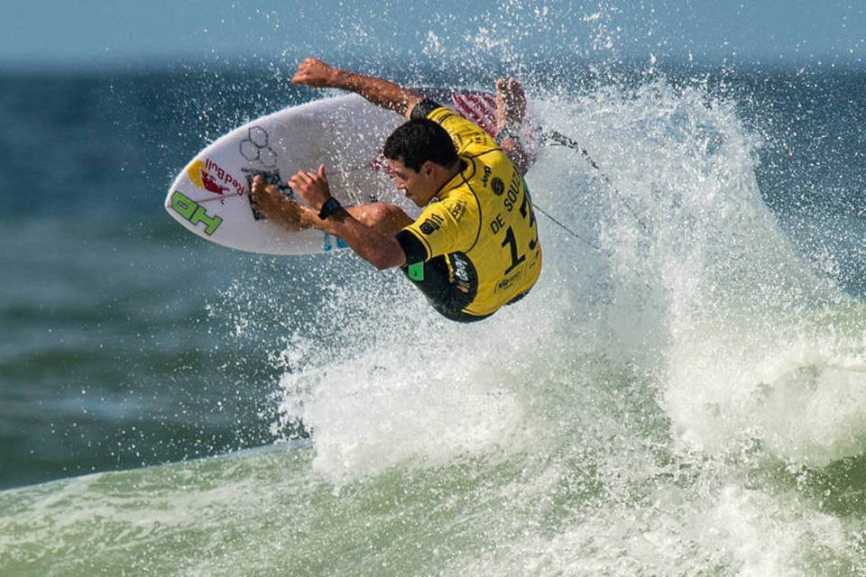 Mineirinho conquista mundo e é campeão de surfe pela 1ª vez