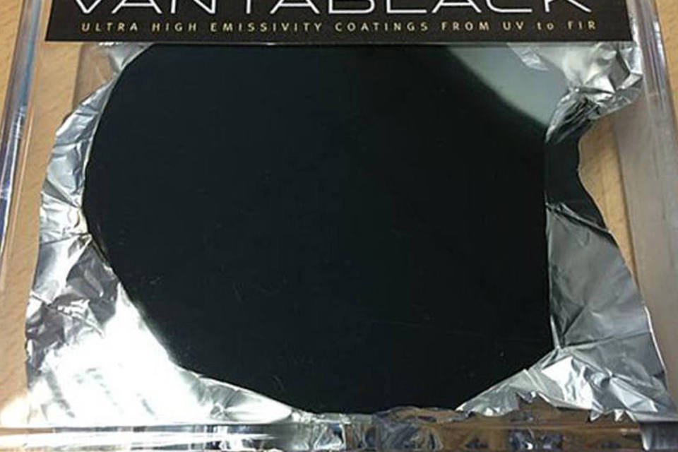 Vantablack: material fica invisível ao olho humano de tão escuro que é (Divulgação/Surrey NanoSystems)
