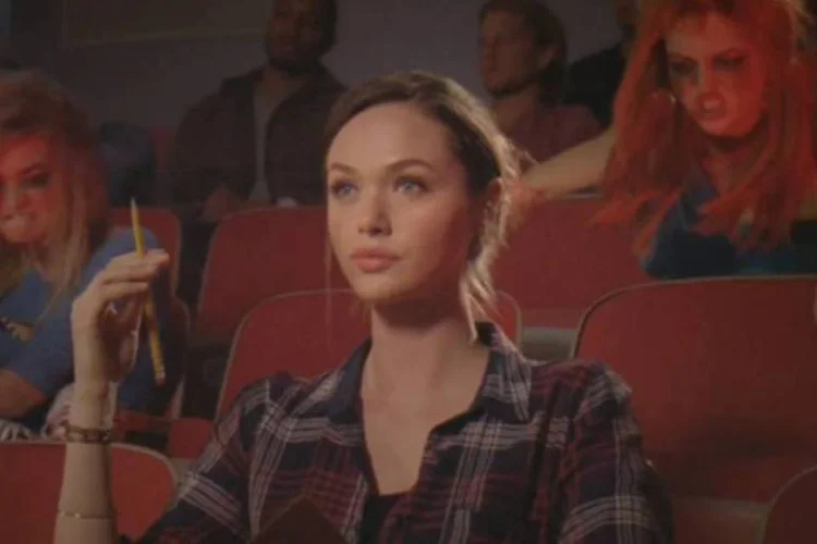 Susan Glenn em comercial da Axe: Marca aproveita o estereótipo da garota, comparada às meninas ideais (Reprodução)