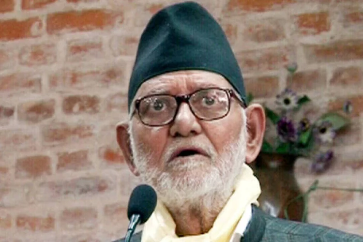 
	O primeiro-ministro do Nepal, Sushil Koirala: um de seus tr&ecirc;s telefones celulares n&atilde;o funciona
 (Krish Dulal/Wikimedia Commons)