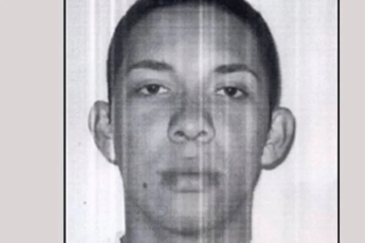 
	Foto de Caio Silva de Souza, de 23 anos, divulgada pela Pol&iacute;cia do Rio: Souza &eacute; suspeito de ter disparado o roj&atilde;o que matou o cinegrafista da TV Bandeirantes Santiago Il&iacute;dio Andrade
 (Divulgação/Polícia Civil do Estado do Rio de Janeiro)