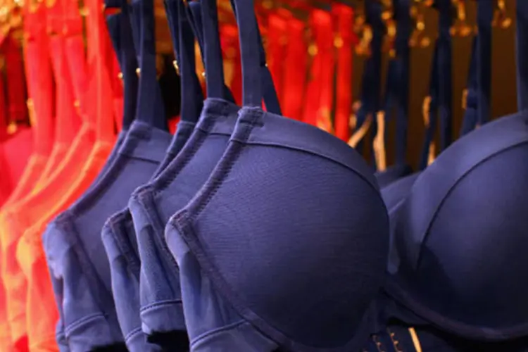 Sutiãs em exposição em uma loja: sutiãs contabilizam mais da metade dos US$ 11 bilhões por ano dos negócios de lingerie dos EUA (Marianna Massey/Getty Images)