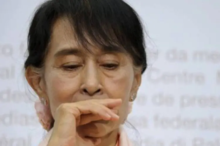 Na noite de quinta-feira, Suu Kyi sofreu um mal-estar perante a imprensa enquanto dava uma coletiva de imprensa em Berna e foi obrigada a interrompê-la (Sebastien Bozon/AFP)