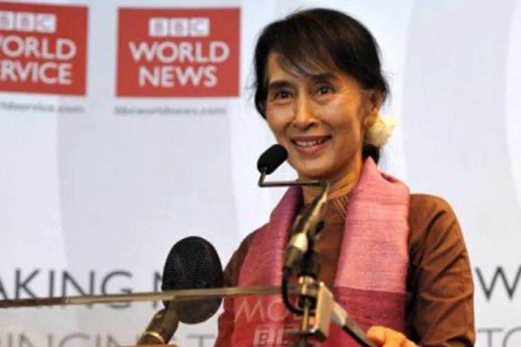 Indagada sobre a origem de sua força pessoal, Suu Kyi respondeu à plateia na BBC: "são vocês, pessoas como vocês, que me deram força para continuar" (Jeff Overs/AFP)
