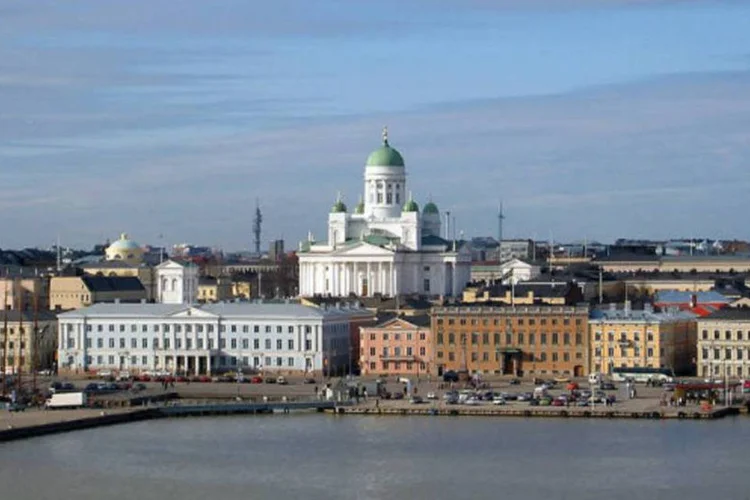
	Capital da Finl&acirc;ndia, Helsinque: paralelamente, os finlandeses demonstraram interesse em incrementar as rela&ccedil;&otilde;es n&atilde;o s&oacute; com o Brasil como, tamb&eacute;m, com a China e com a &Iacute;ndia, cujas economias apresentaram crescimento
 (Ilmari Karonen / Wikimedia Commons)
