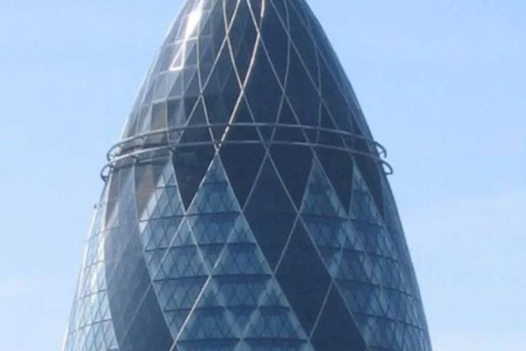 Prédio da Swiss Re em Londres (Wikimedia Commons)