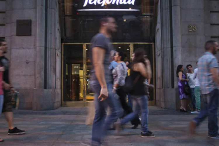 
	Telefonica: espanhola, dona da Vivo no Brasil, chegou a um acordo hoje para aumentar sua participa&ccedil;&atilde;o na Telecom Italia, propriet&aacute;ria da TIM no Brasil
 (Angel Navarrete/Bloomberg)