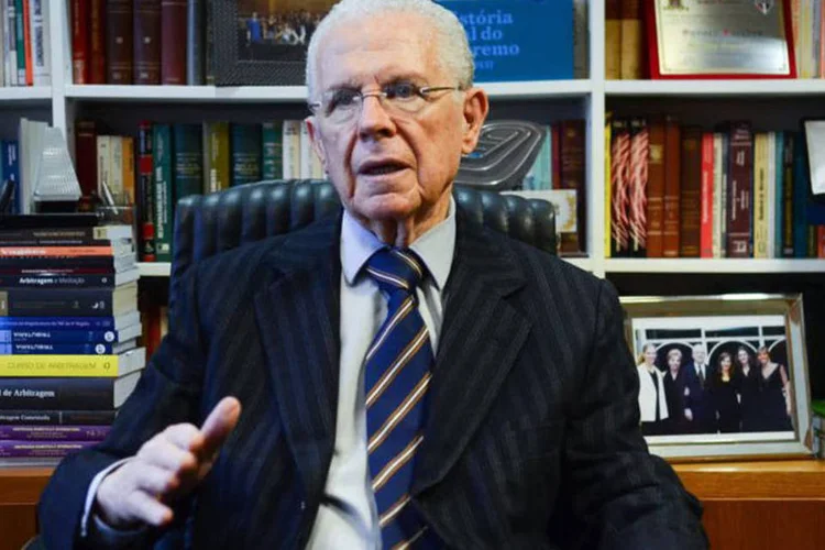 
	Sydney Sanches: segundo ele, houve um crime de responsabilidade, que est&aacute; previsto na lei do impeachment
 (Rovena Rosa/Agência Brasil)