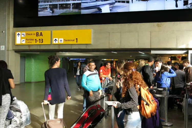 
	Passageiros no Terminal 1 do aeroporto de Guarulhos, em S&atilde;o Paulo
 (Marina Pinhoni/EXAME.com)