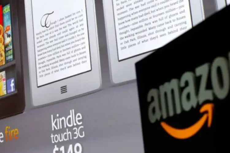 
	Tablets Kindle, produzidos pela Amazon: antes do an&uacute;ncio desta quinta-feira, a Amazon havia registrado lucro l&iacute;quido por 18 trimestres consecutivos
 (Shannon Stapleton/Reuters)
