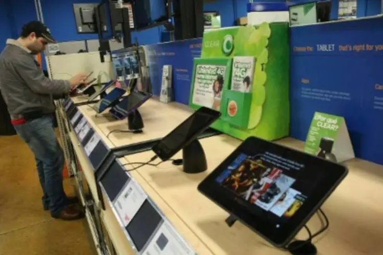 Tablets são expostos em loja de eletrônicos: esse é o quarto trimestre consecutivo de baixa (Scott Olson/AFP)