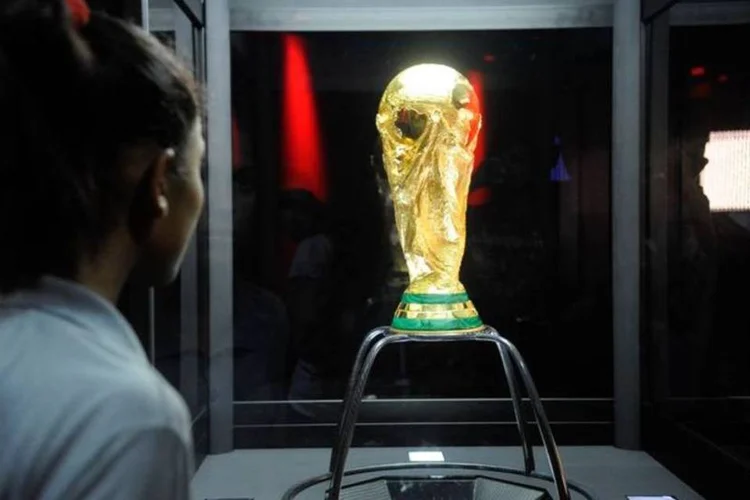 A taça da Copa do Mundo 2014: taça encerra sua turnê mundial na cidade de São Paulo (Tânia Rêgo/ABr/Agência Brasil)