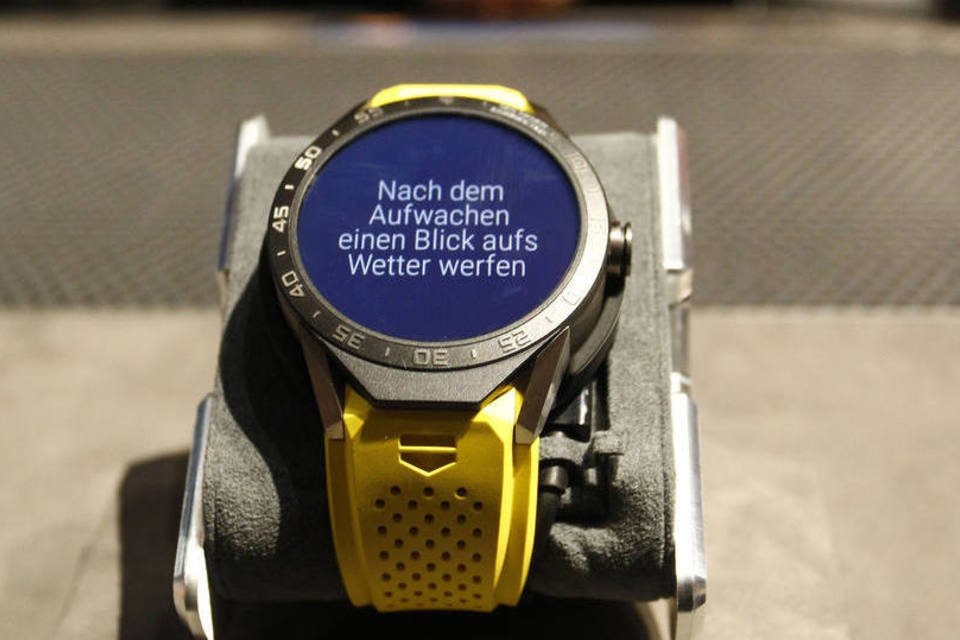 Alta relojoaria aposta em smartwatches para público jovem