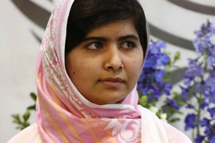 
	Malala Yusufzai na sede da ONU, em 12 de julho de 2013: em carta, taleban afirma que n&atilde;o &eacute; contra a educa&ccedil;&atilde;o e pede &agrave; adolescente que volte para casa e frequente uma escola &quot;que adote o Cor&atilde;o&quot;
 (Brendan McDermid/Reuters)