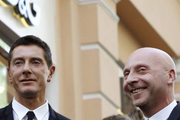 
	Domenico Dolce (d) and Stefano Gabbana: lojas da Dolce &amp; Gabbana, assim como o restaurante Gold e um quiosque de imprensa, ambos de propriedade dos estilistas, n&atilde;o abriram hoje
 (Sergei Karpukhin/Reuters)