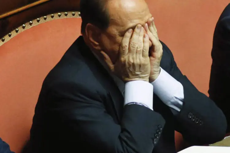 
	Silvio Berlusconi durante sess&atilde;o do Senado italiano, em julho: de acordo com os parlamentares, Berlusconi disse &quot;que n&atilde;o dorme h&aacute; 55 dias&quot; (Remo Casilli/Reuters)