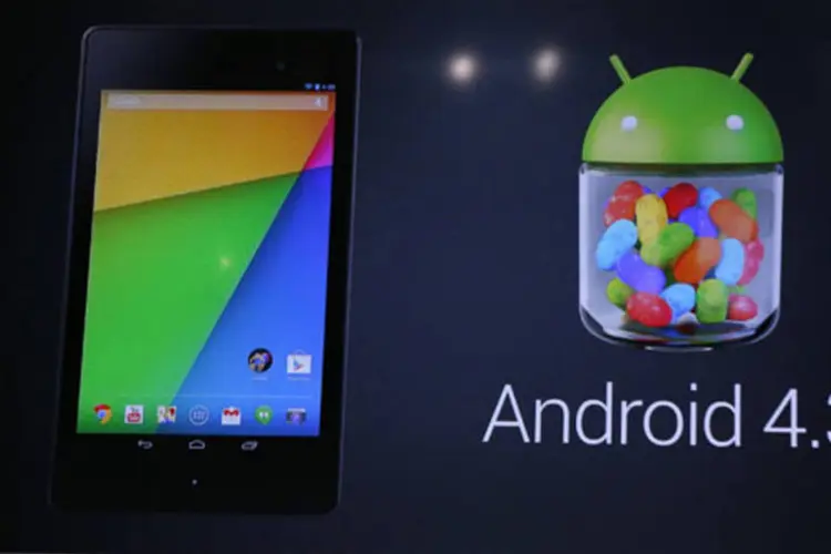 
	Android 4.3, sistema operacional da Google instalado no novo tablet Nexus 7: a Apple, que criou o mercado dos tablets com o iPad, reduziu sua participa&ccedil;&atilde;o de mercado para 43% durante o segundo trimestre, segundo relat&oacute;rio
 (Beck Diefenbach/Reuters)