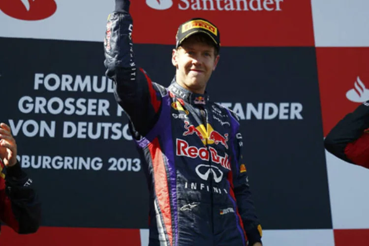 Piloto da Red Bull, Sebastian Vettel, comemora vitória no Grande Prêmio da Alemanha de 2013: o último Grande Prêmio de Fórmula 1 da Áustria ocorreu na temporada de 2003  (Kai Pfaffenbach/Reuters)