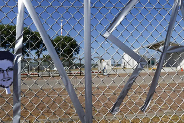 
	Protesto contra programa de espionagem norte-americano: &quot;O Jap&atilde;o entende que deve acompanhar com aten&ccedil;&atilde;o os debates sobre o tema e pretende participar das discuss&otilde;es&quot;, disse ministro dos Neg&oacute;cios Estrangeiros do Jap&atilde;o
 (Kai Pfaffenbach/Reuters)