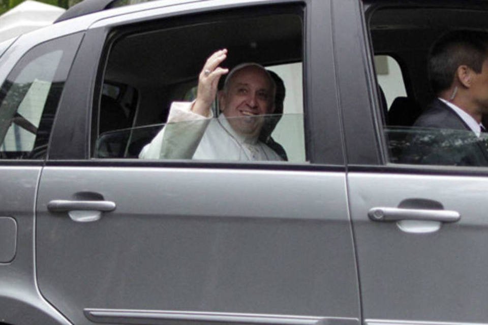 Papa deixa residência para receber chaves do Rio de Janeiro