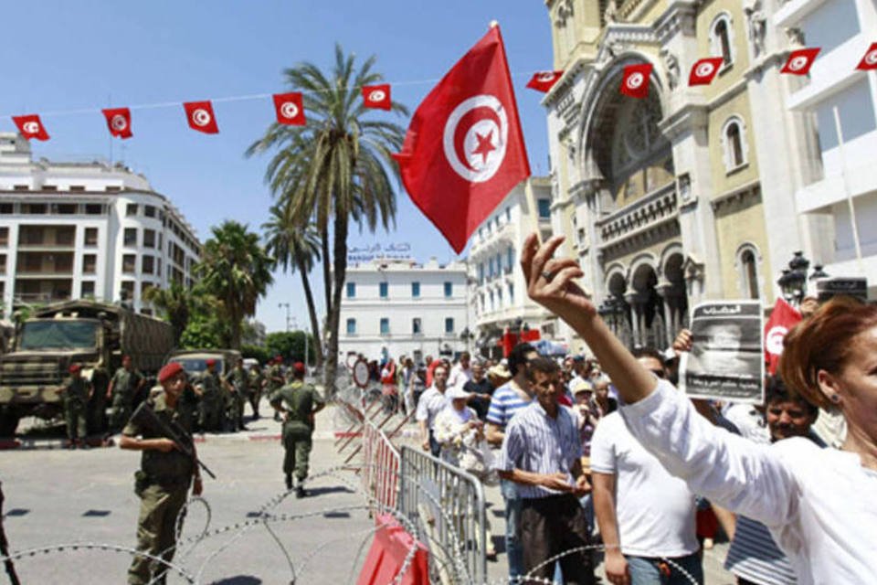Dirigentes opositores tunisianos foram mortos com mesma arma