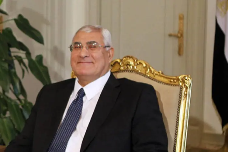 
	Adly Mansour:&nbsp;&quot;o povo eg&iacute;pcio fez hist&oacute;ria de novo e deu um exemplo&quot;
 (Amr Abdallah/Reuters)