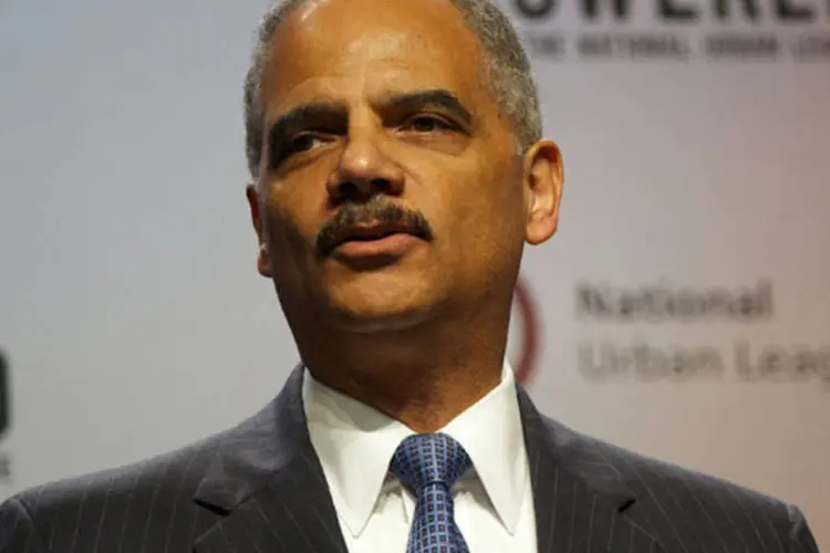 
	Eric Holder, secret&aacute;rio de Justi&ccedil;a dos EUA: ele tamb&eacute;m prometeu que Snowden n&atilde;o ser&aacute; torturado se regressar aos EUA para ser julgado por espionagem, ap&oacute;s ter divulgado dados secretos
 (Mark Makela/Reuters)