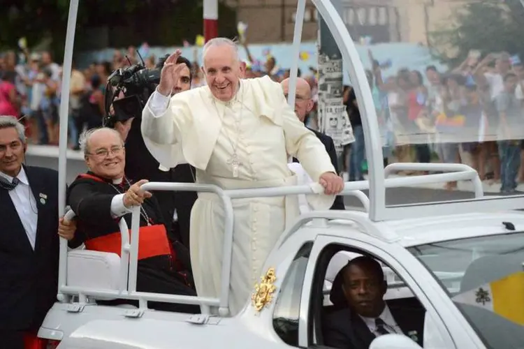 
	Papa acena para milhares de pessoas em Havana, em Cuba
 (EXAME.com)