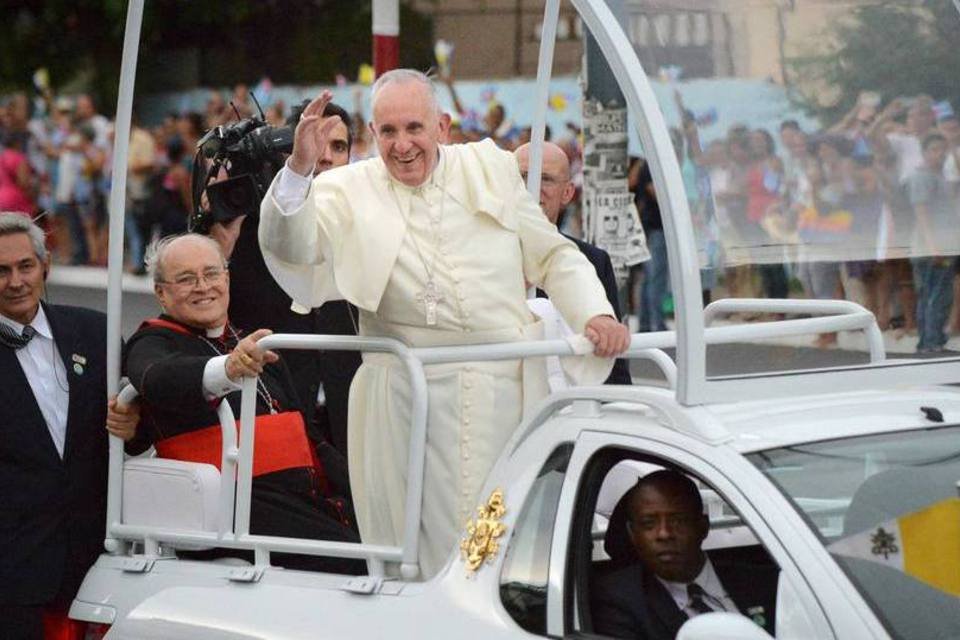 Pessoas são mais importantes que ideologia, diz Papa em Cuba