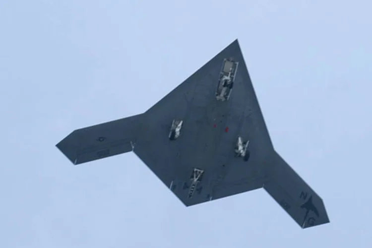 Drone sobrevoando costa de Nortfolk, Virginia, em julho: na gravação da Al Qaeda, dirigente saudita afirmou que número 2 do grupo "morreu em um ataque americano com um avião sem piloto (drone)" (Rich-Joseph Facun/Reuters)