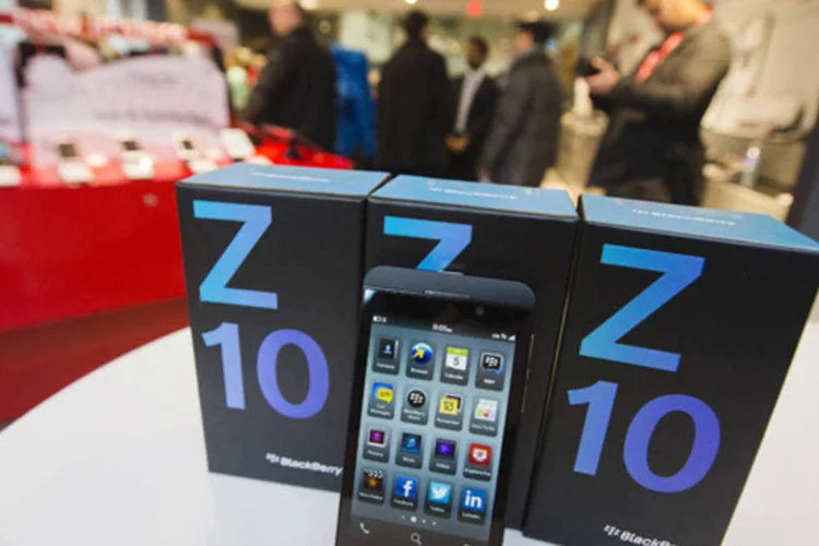 
	Smartphone Blackberry Z10: companhia reconheceu as pobres vendas dos novos modelos de telefones nos quais a BlackBerry tinha apostado sucesso de seu futuro
 (Mark Blinch/Reuters)